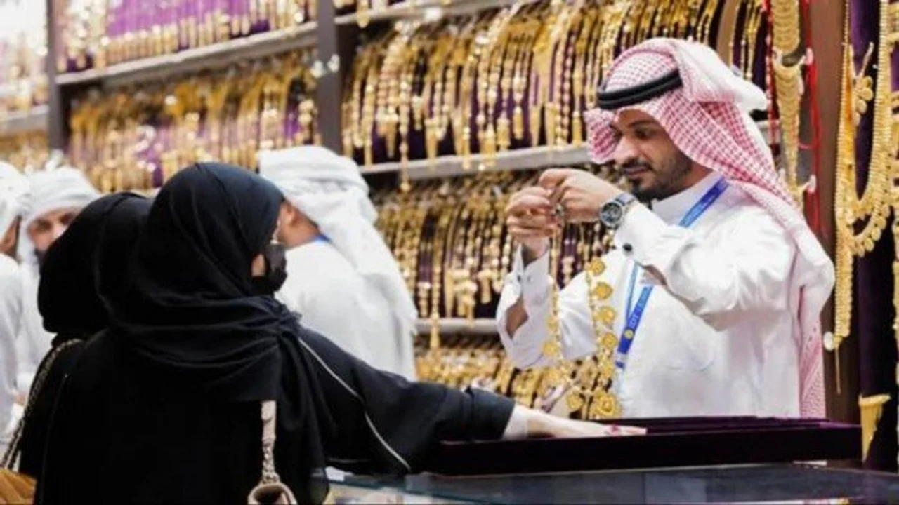 قفزة مفاجئة في أسعار الذهب داخل الأسواق السعودية يوم الثلاثاء 17 مارس